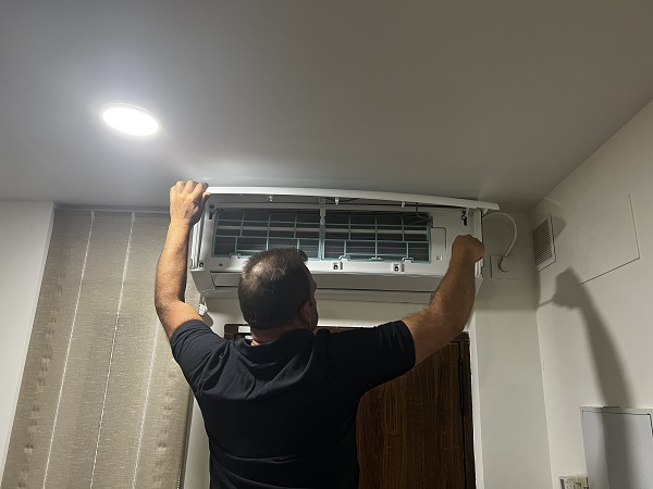 reparando-aire-acondicionado